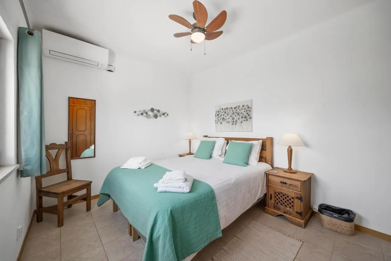 Alojamento de Acomodação e Pequeno-almoço Casa Jardim Oasis Acomodação com café da manhã Lagoa
