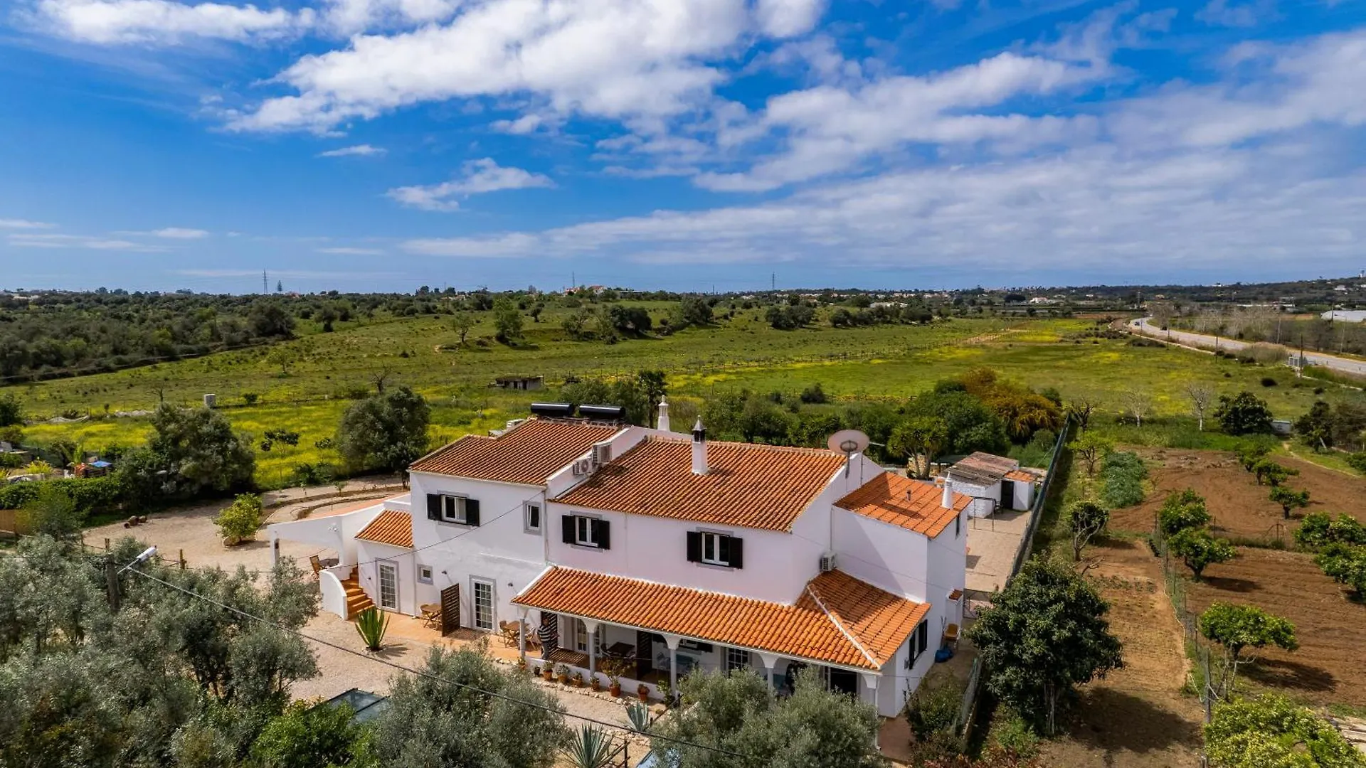 *** Alojamento de Acomodação e Pequeno-almoço Casa Jardim Oasis Acomodação com café da manhã Lagoa  Portugal